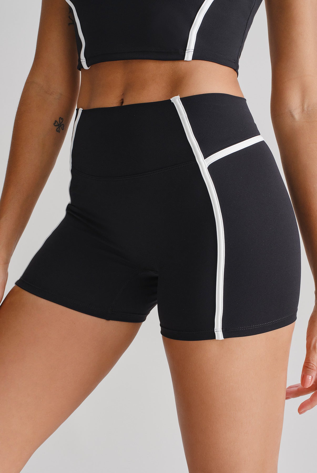 Women's Knitted Nylon Yoga Shorts Sustainable Yoga Bottoms - BERLOOK