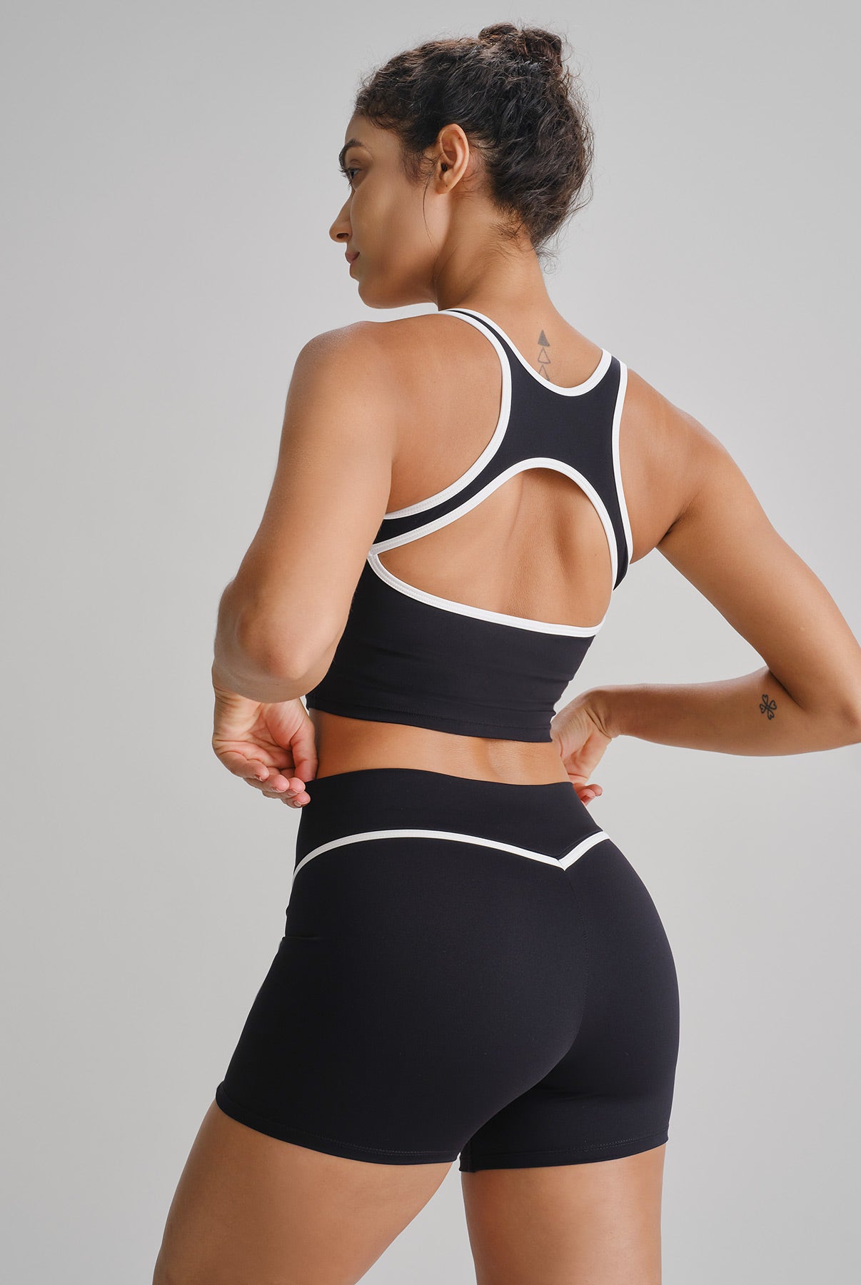 Women's Knitted Nylon Yoga Shorts Sustainable Yoga Bottoms - BERLOOK
