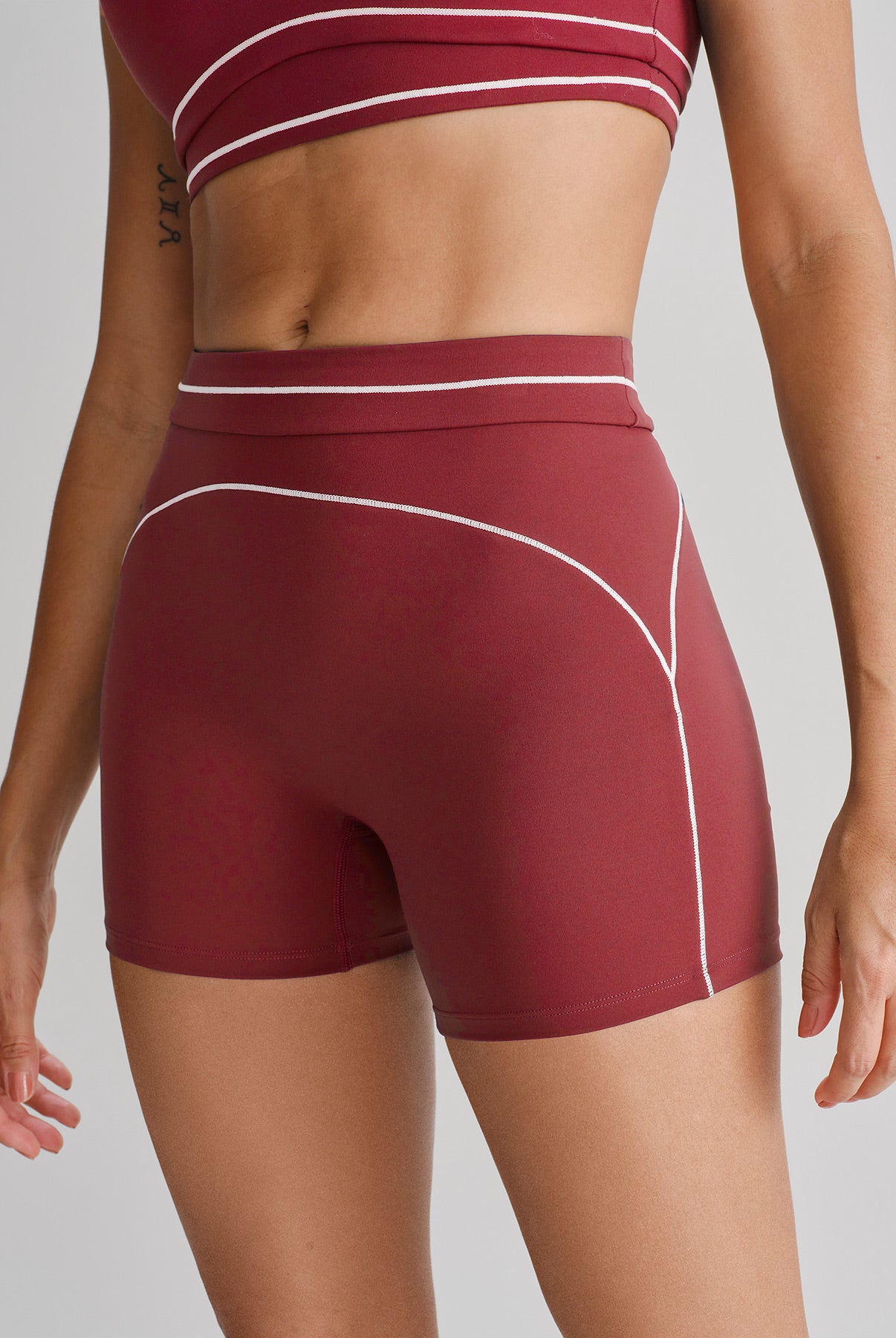 Women's Knitted Nylon Yoga Shorts Sustainable Yoga Bottoms - BERLOOK
