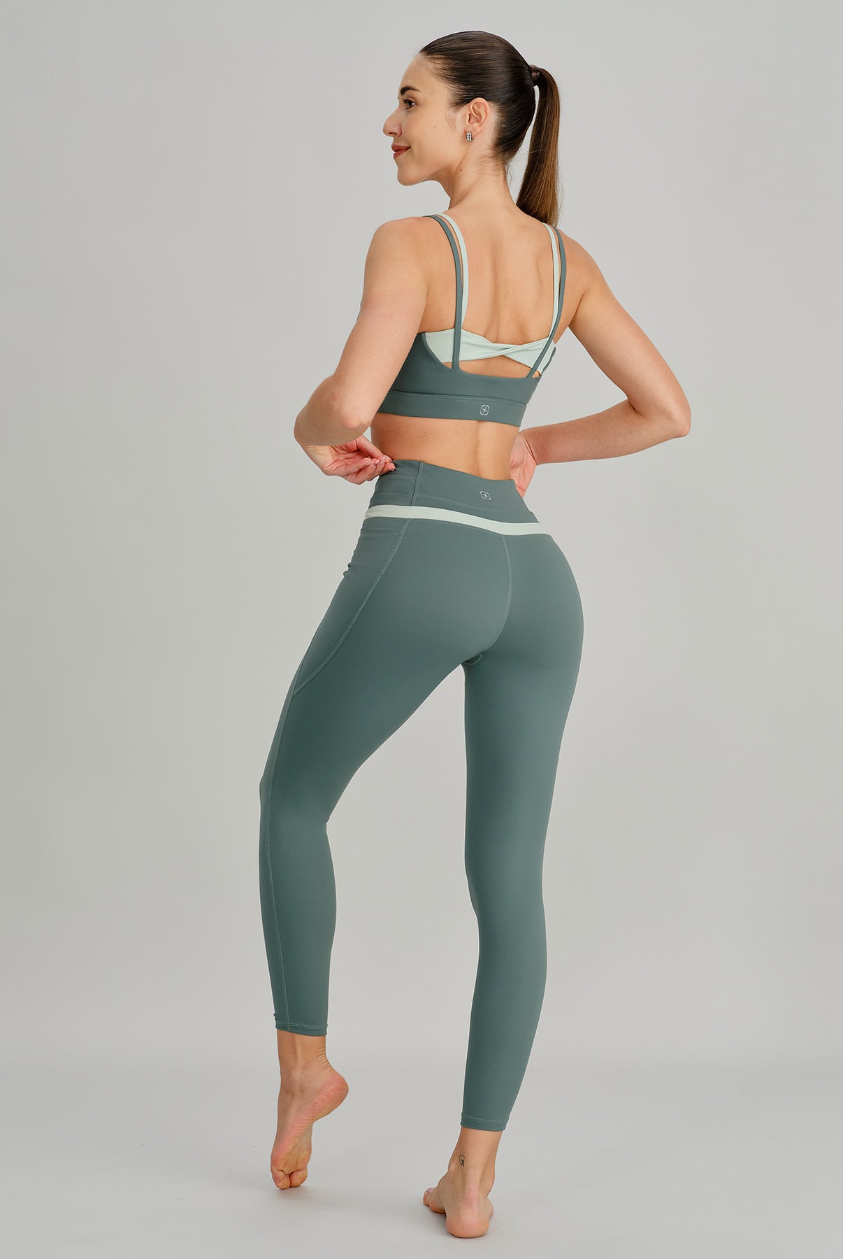 Women's Knitted Nylon Yoga Sports Bra Sustainable Yoga Tops - BERLOOK
