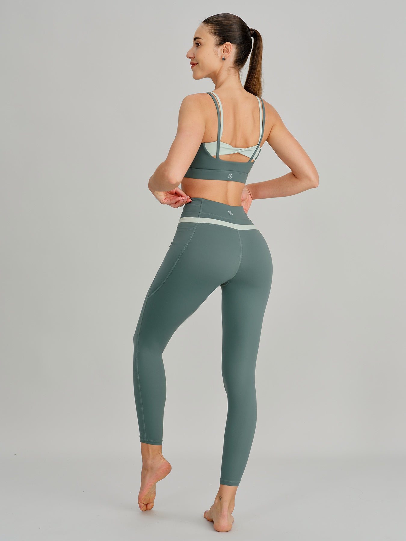 Women's Knitted Nylon Yoga Sports Bra Sustainable Yoga Tops - BERLOOK