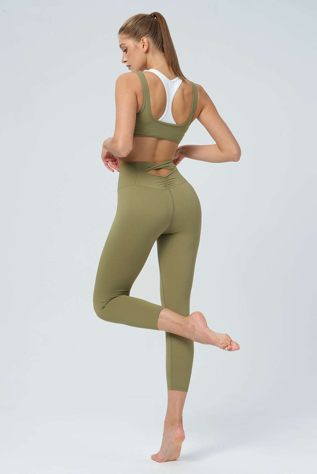 Women's Knitted Nylon Yoga Sports Bra Sustainable Yoga Tops - BERLOOK