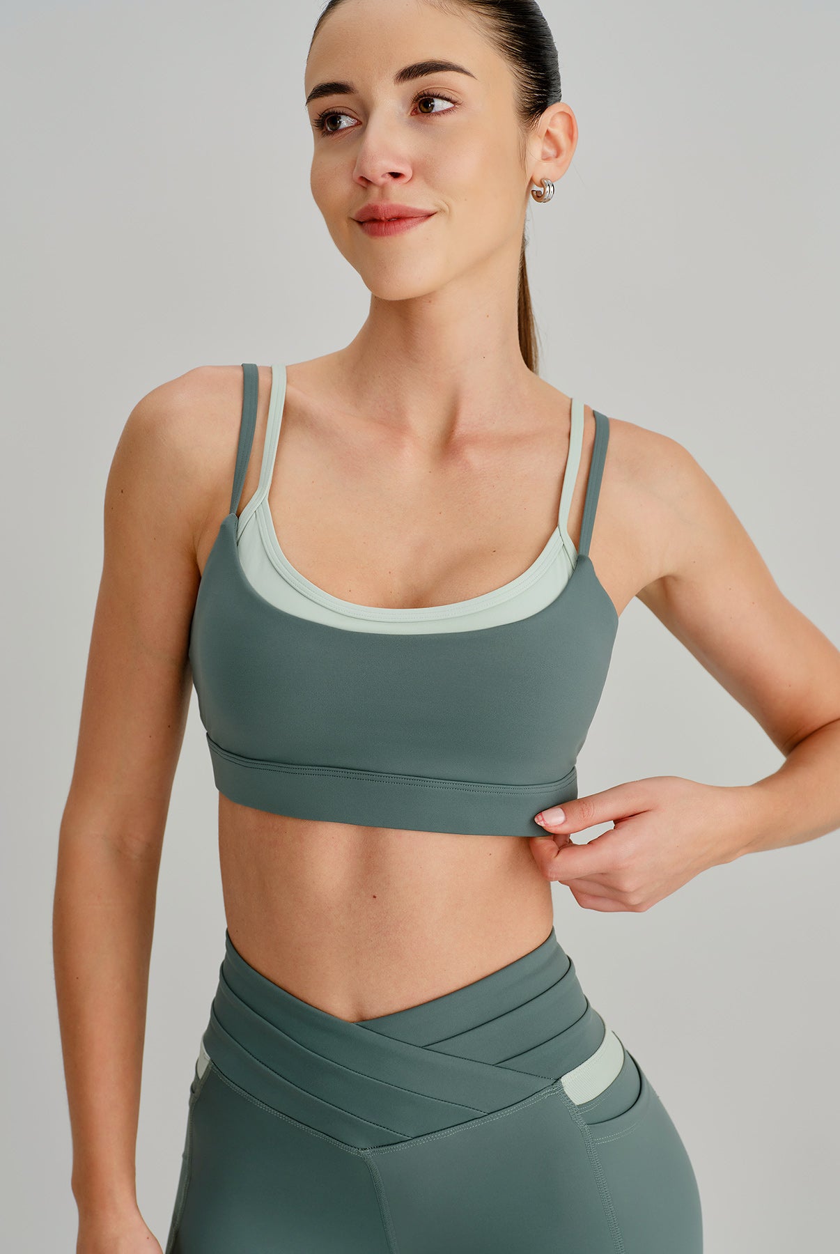Women's Knitted Nylon Yoga Sports Bra Sustainable Yoga Tops - BERLOOK