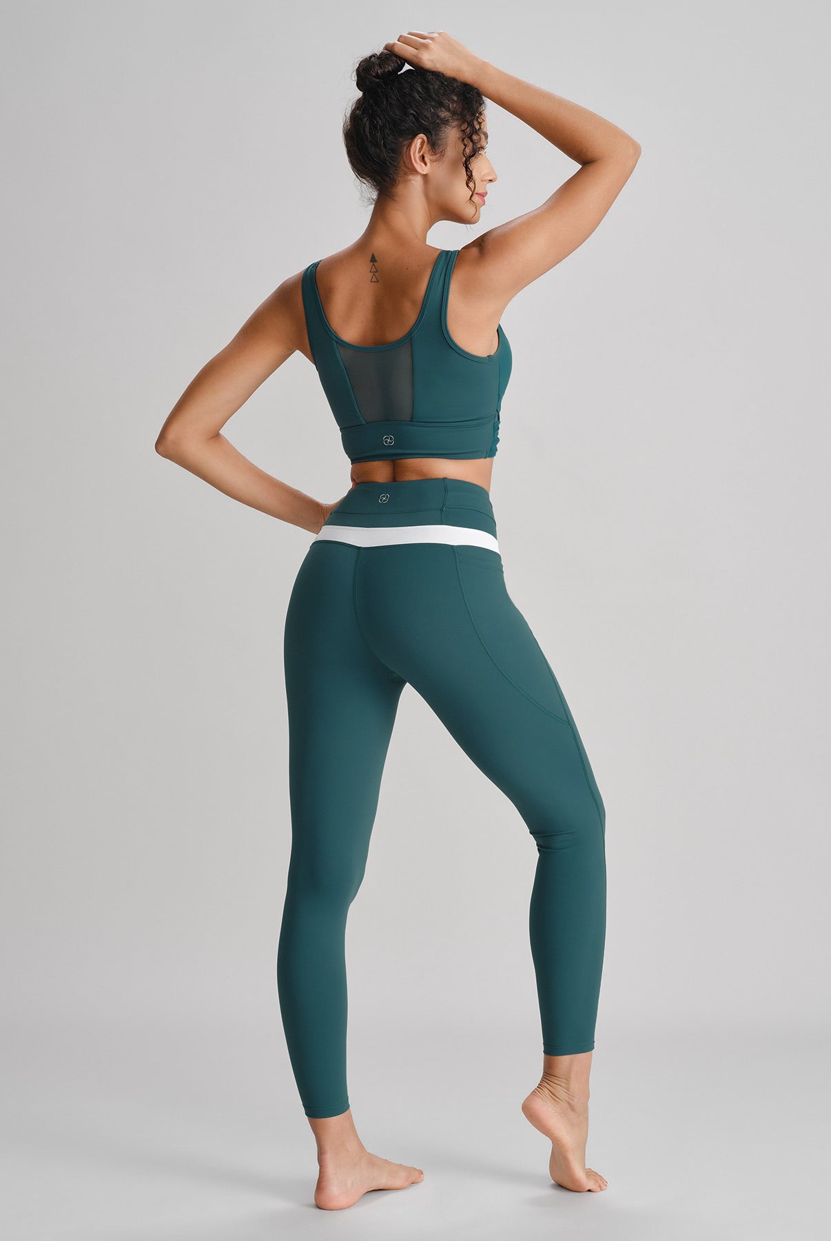 Women's Knitted Nylon Yoga Tank Top Sustainable Yoga Tops - BERLOOK