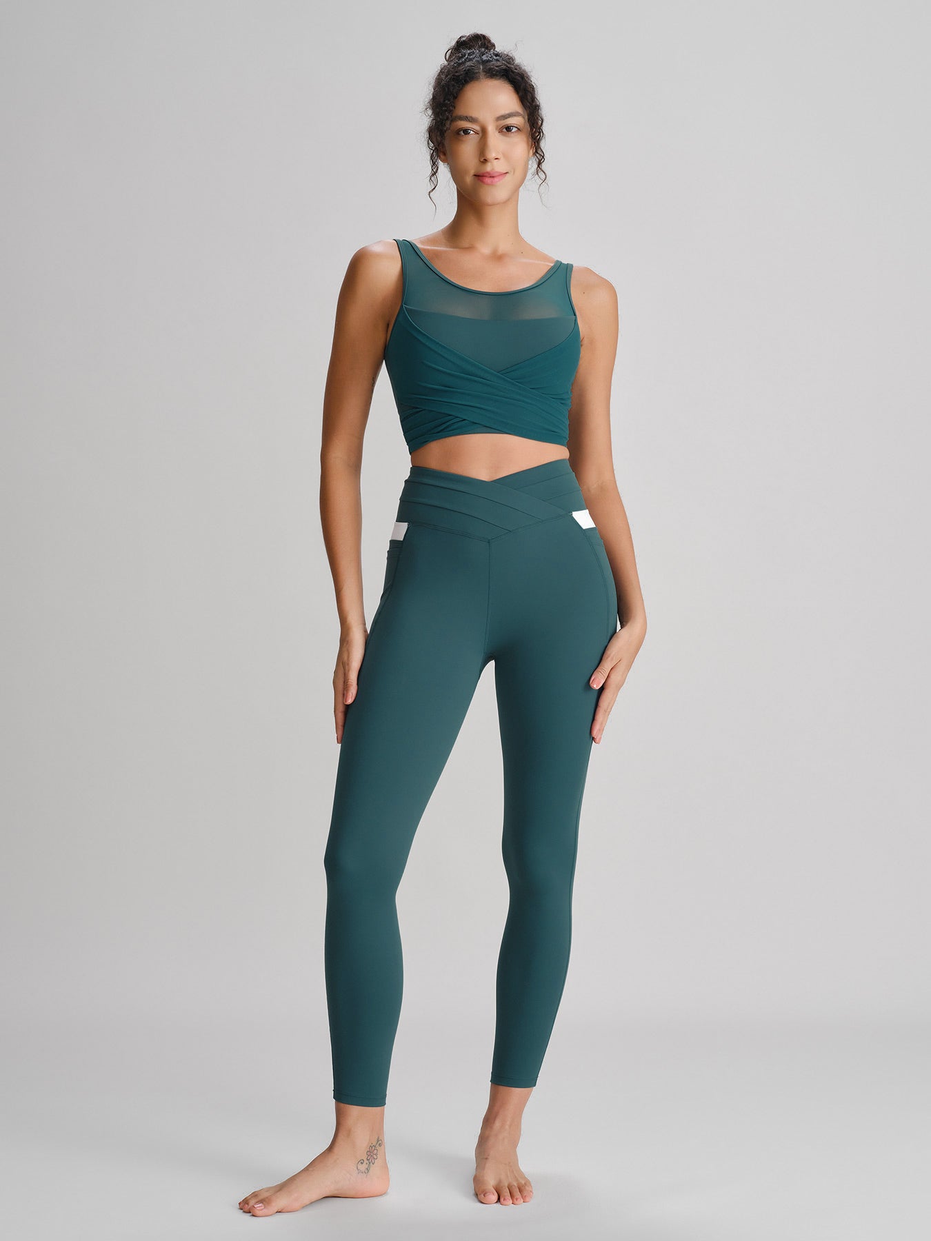 Women's Knitted Nylon Yoga Tank Top Sustainable Yoga Tops - BERLOOK