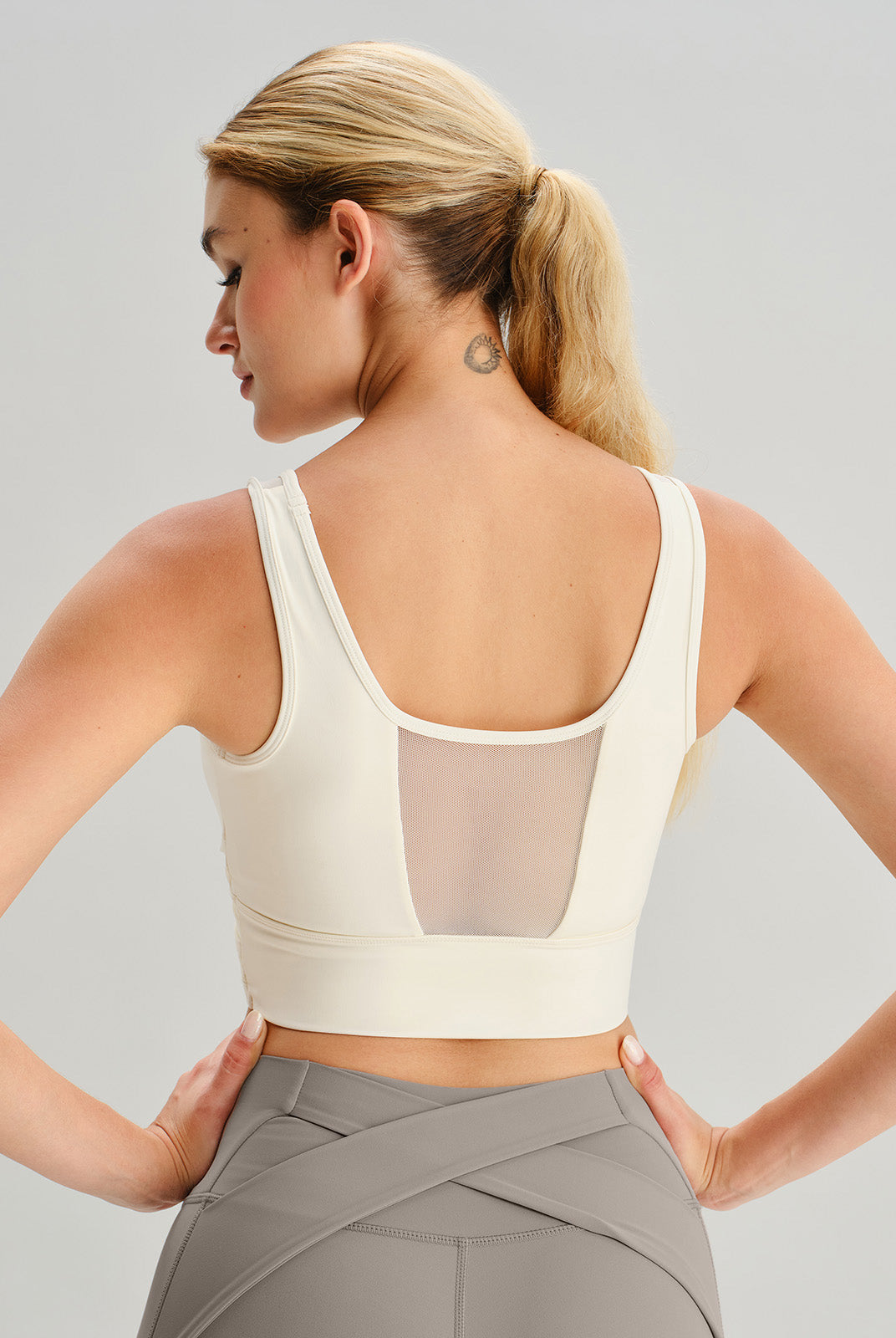 Women's Knitted Nylon Yoga Tank Top Sustainable Yoga Tops - BERLOOK