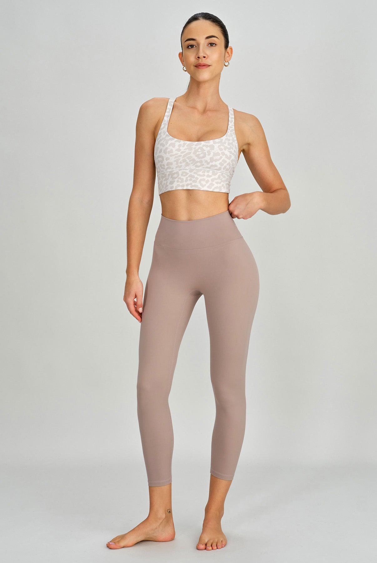 Women's Knitted Nylon Yoga Tank Tops Sustainable Yoga Tops - BERLOOK