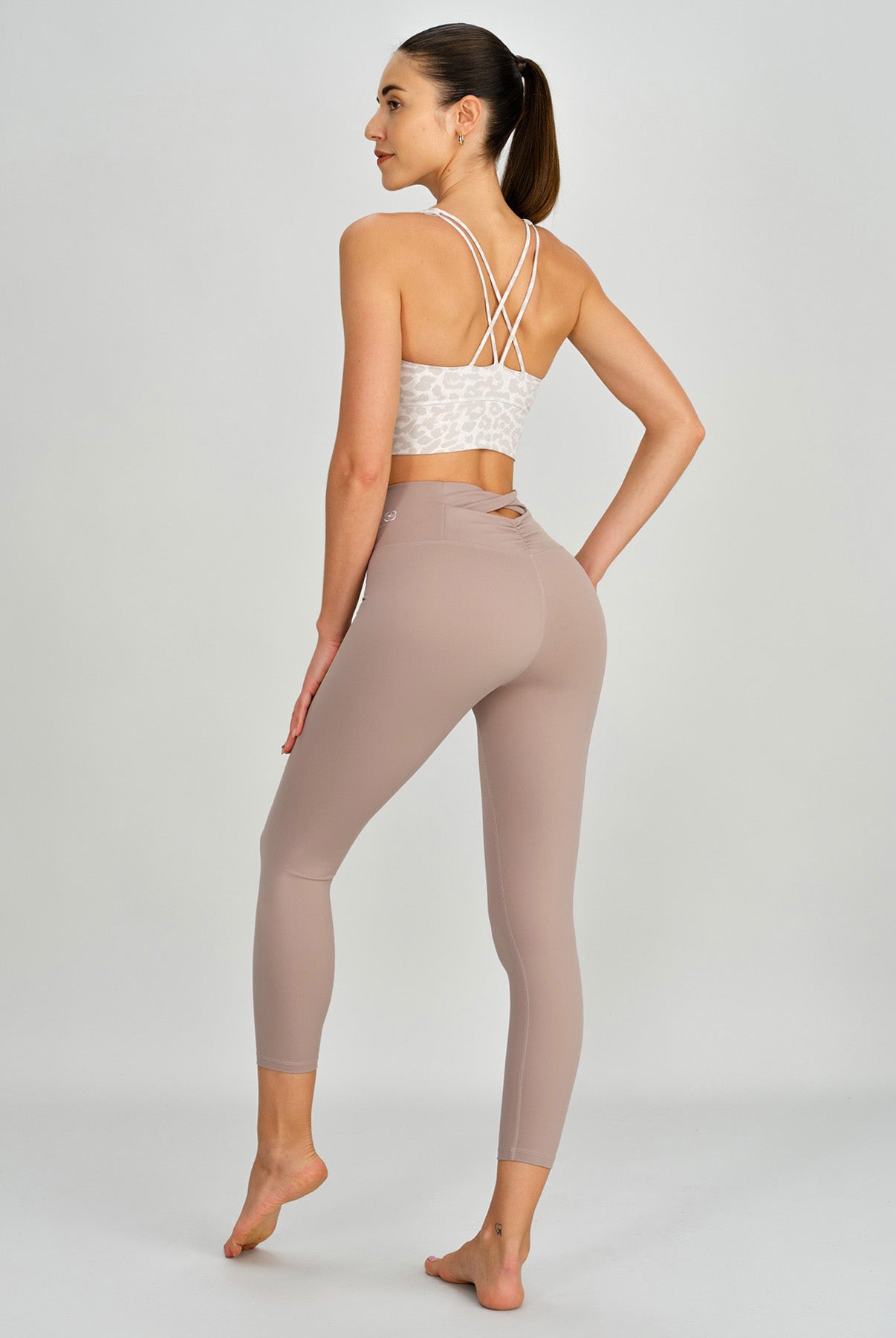 Women's Knitted Nylon Yoga Tank Tops Sustainable Yoga Tops - BERLOOK