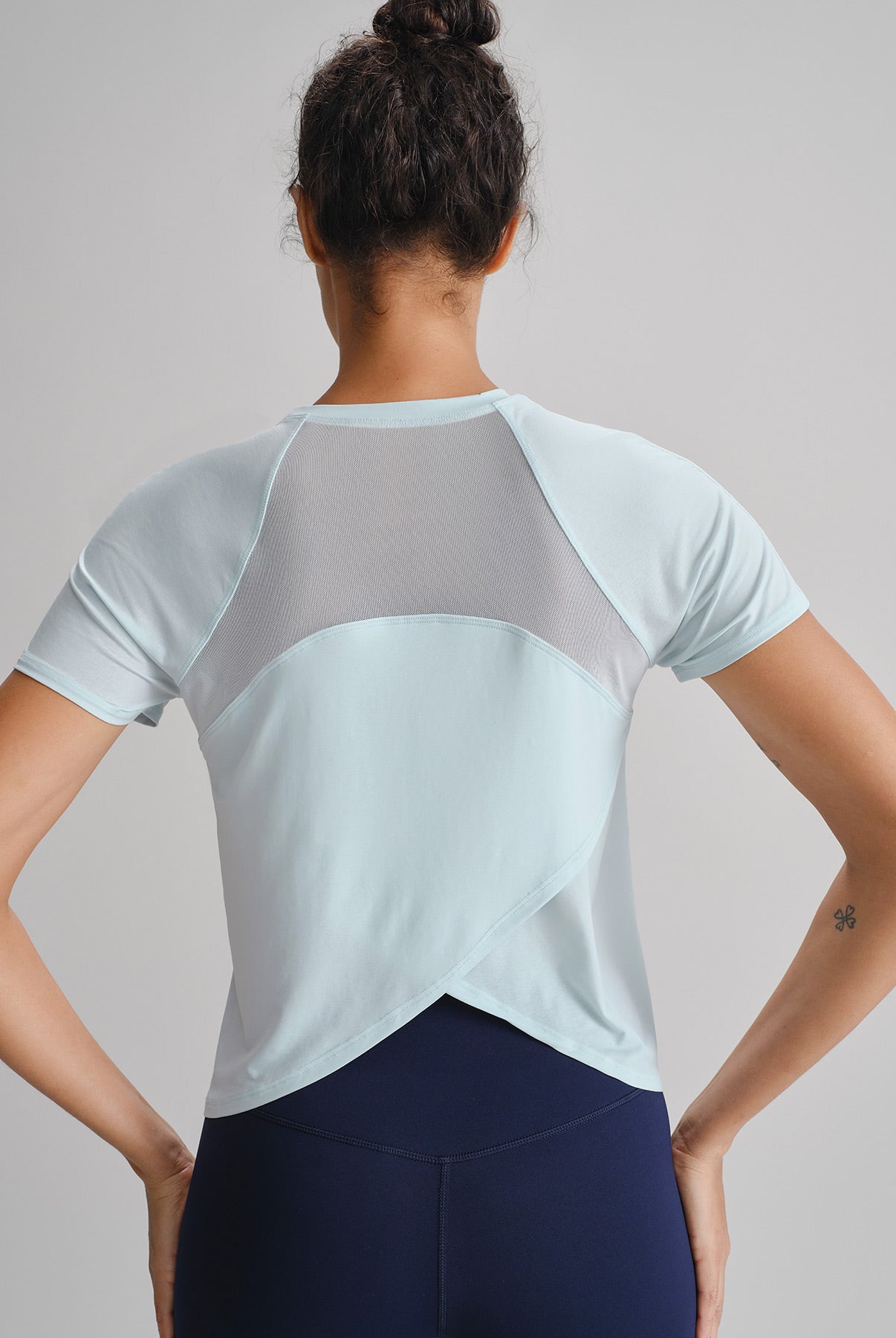 Women's Knitted Polyester Yoga Short Sleeve Top Sustainable Yoga Tops - BERLOOK