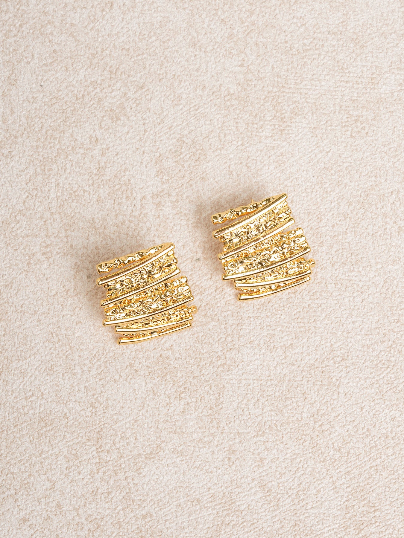Women's textured vintage earrings Gold Sustainable Earrings - BERLOOK