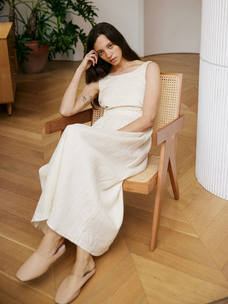 BERLOOK - Sustainable Maxi Dresses _ Backless Cutout Linen Maxi Dress