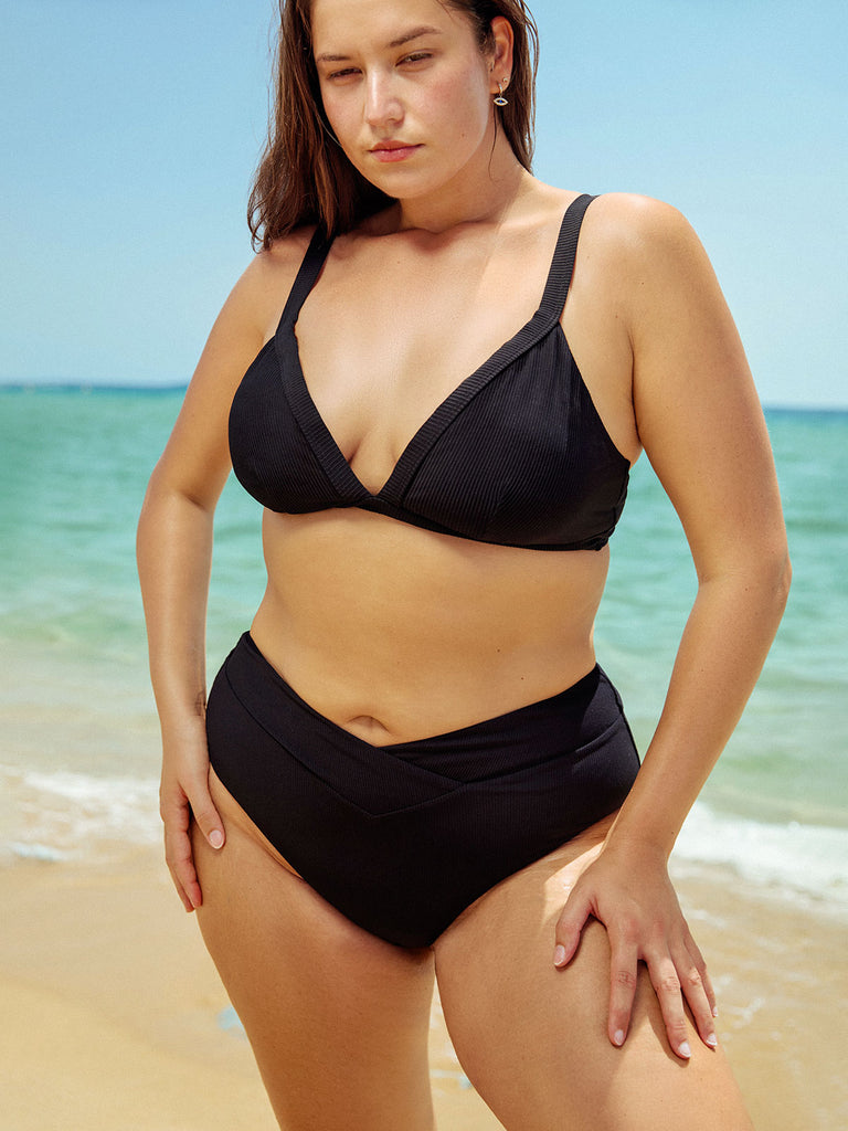V-Neck Triangle  Plus Size Bikini Top Sustainable Plus Size Tankinis - BERLOOK