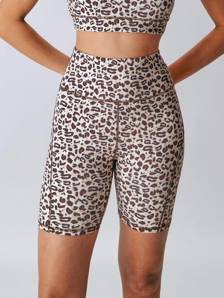Women Knitted Nylon Yoga Shorts Sustainable Yoga Bottoms - BERLOOK