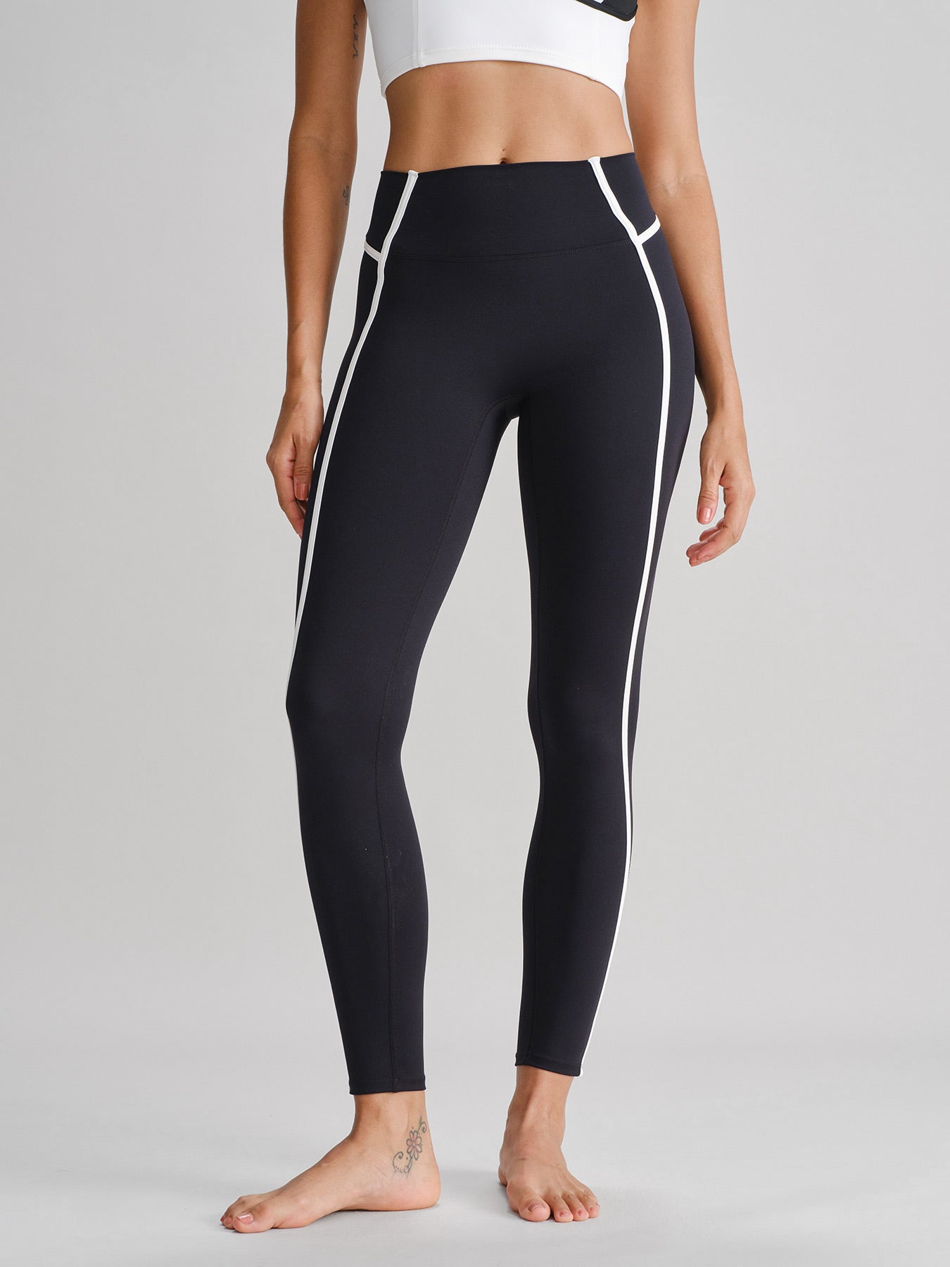 Women's Knitted Nylon Leggings Sustainable Yoga Bottoms - BERLOOK