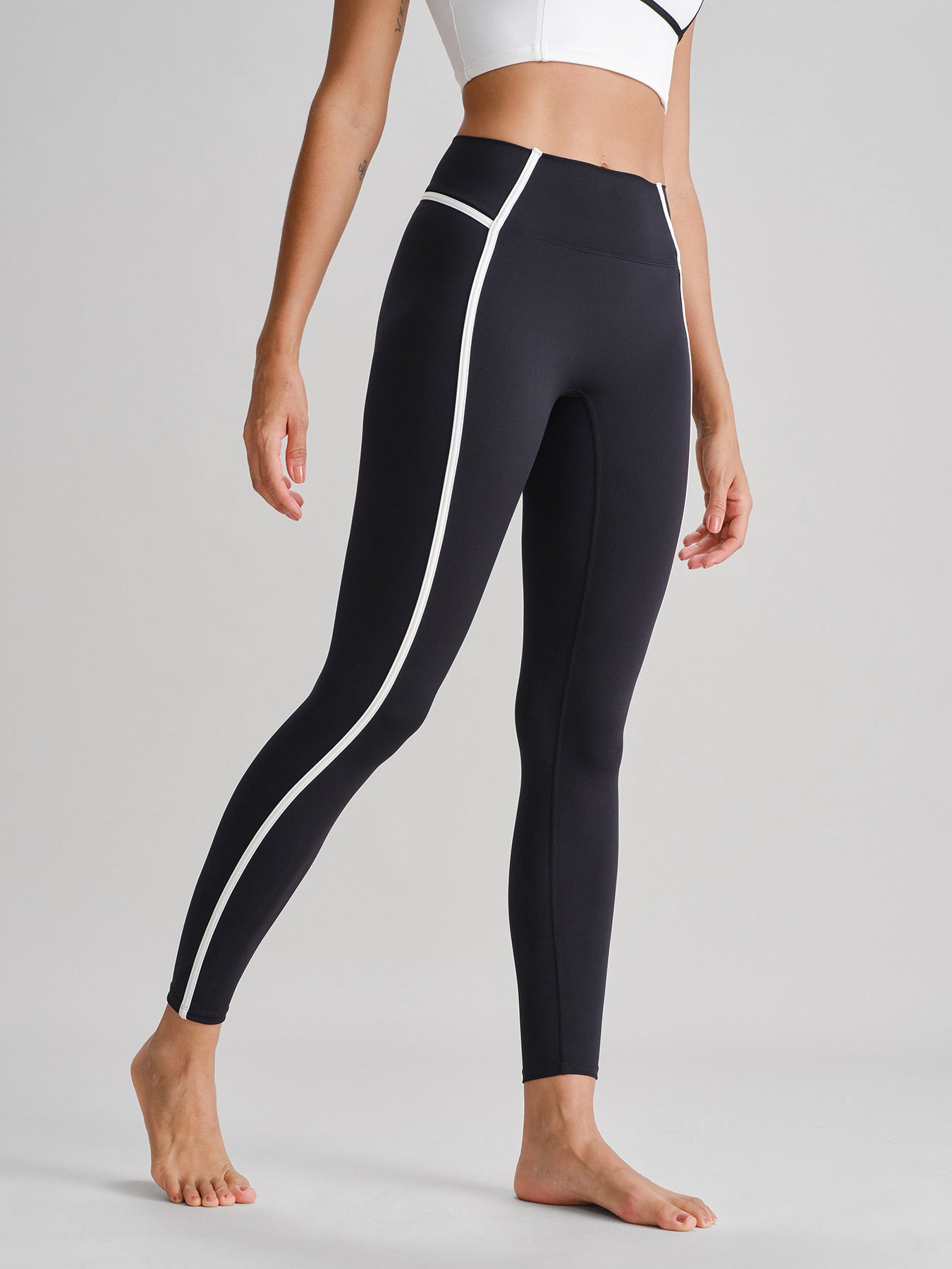 Women's Knitted Nylon Leggings Sustainable Yoga Bottoms - BERLOOK