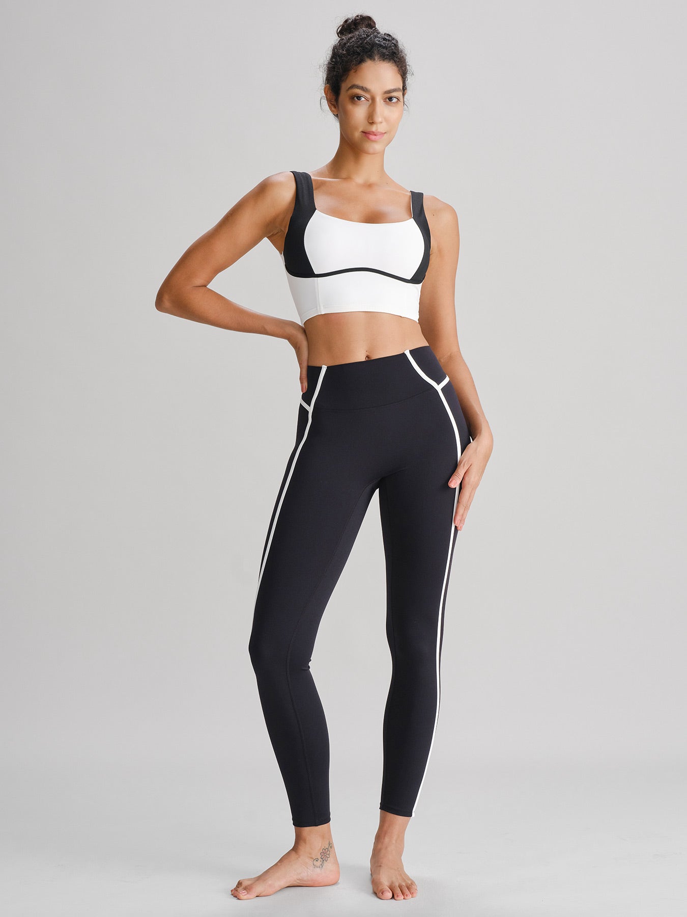 Women's Knitted Nylon Leggings Sustainable Yoga Bottoms - BERLOOK