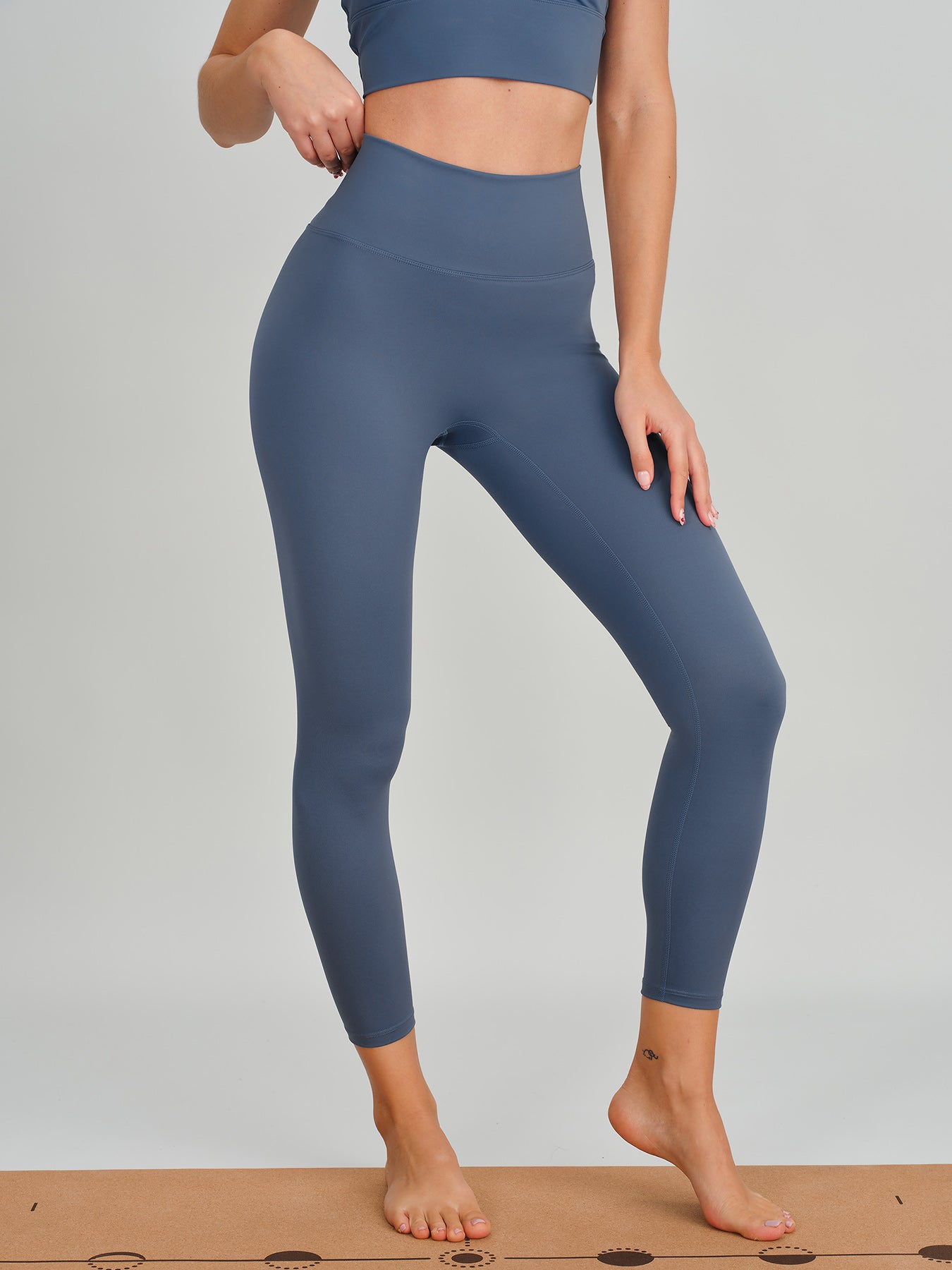 Women's Knitted Nylon Leggings Sustainable Yoga Bottoms - BERLOOK