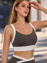 Women's Knitted Nylon Sports Bra Sustainable Yoga Tops - BERLOOK