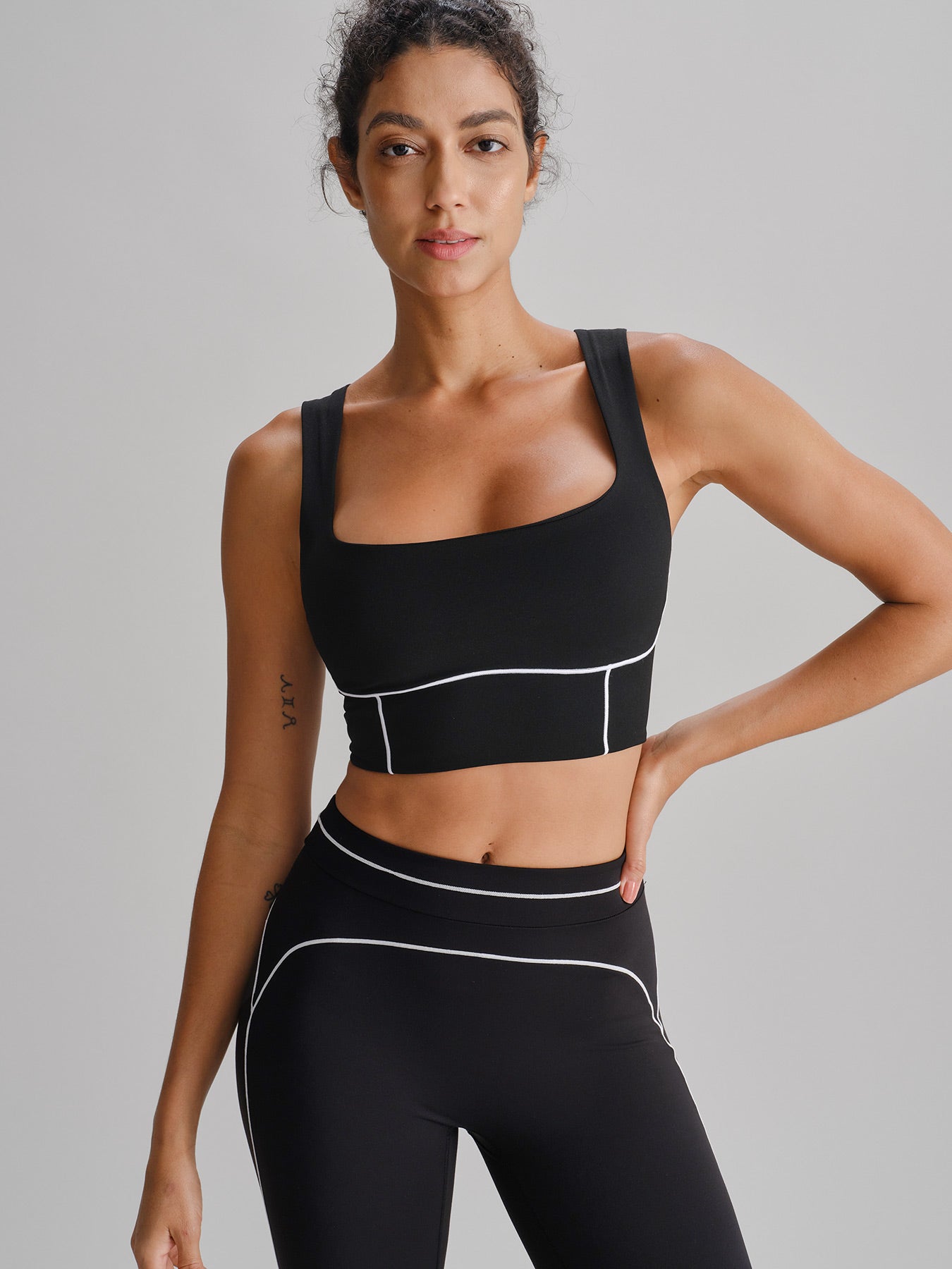 Women's Knitted Nylon Sports Bra Sustainable Yoga Tops - BERLOOK