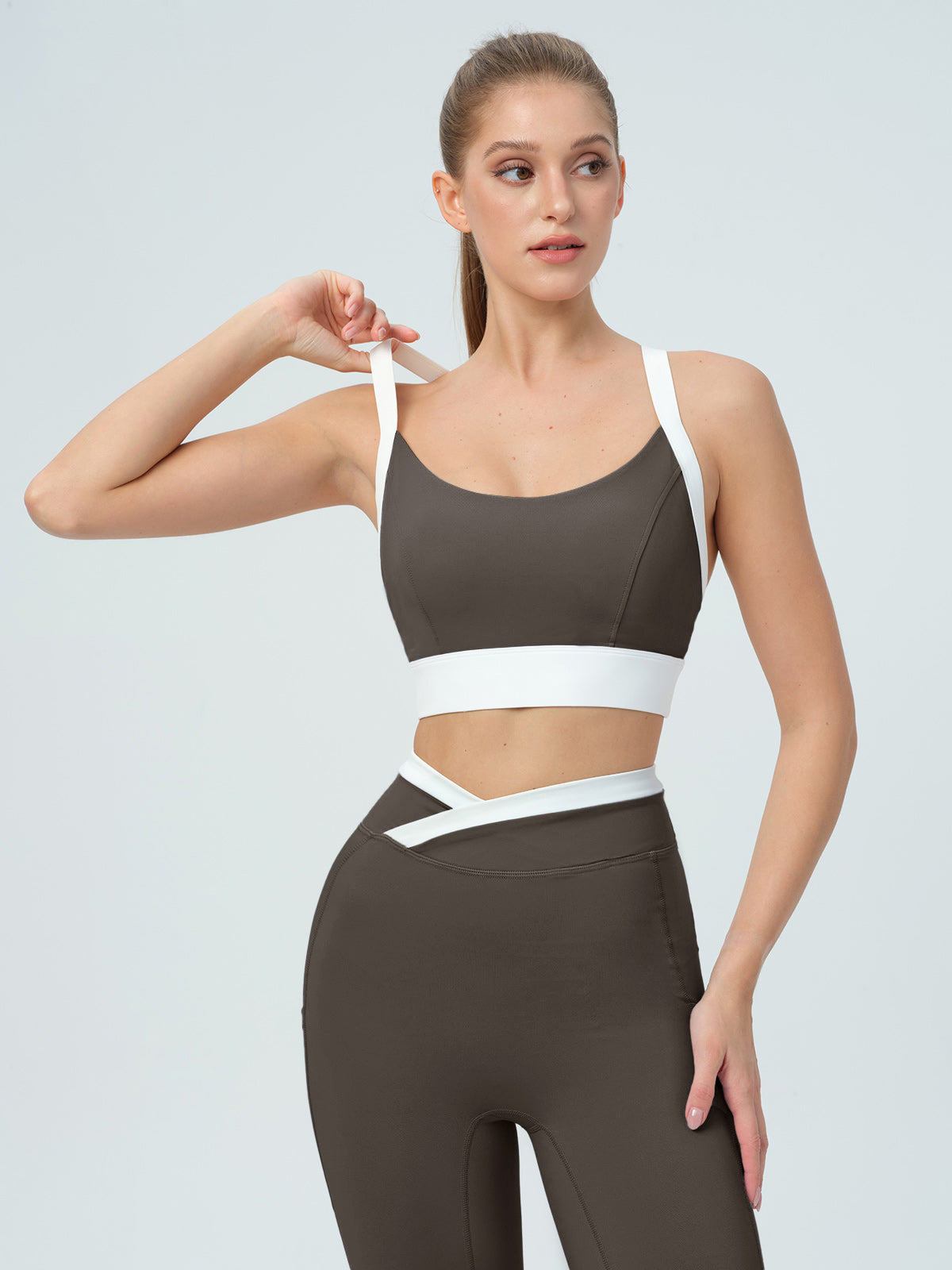 Women's Knitted Nylon Sports Bra Sustainable Yoga Tops - BERLOOK