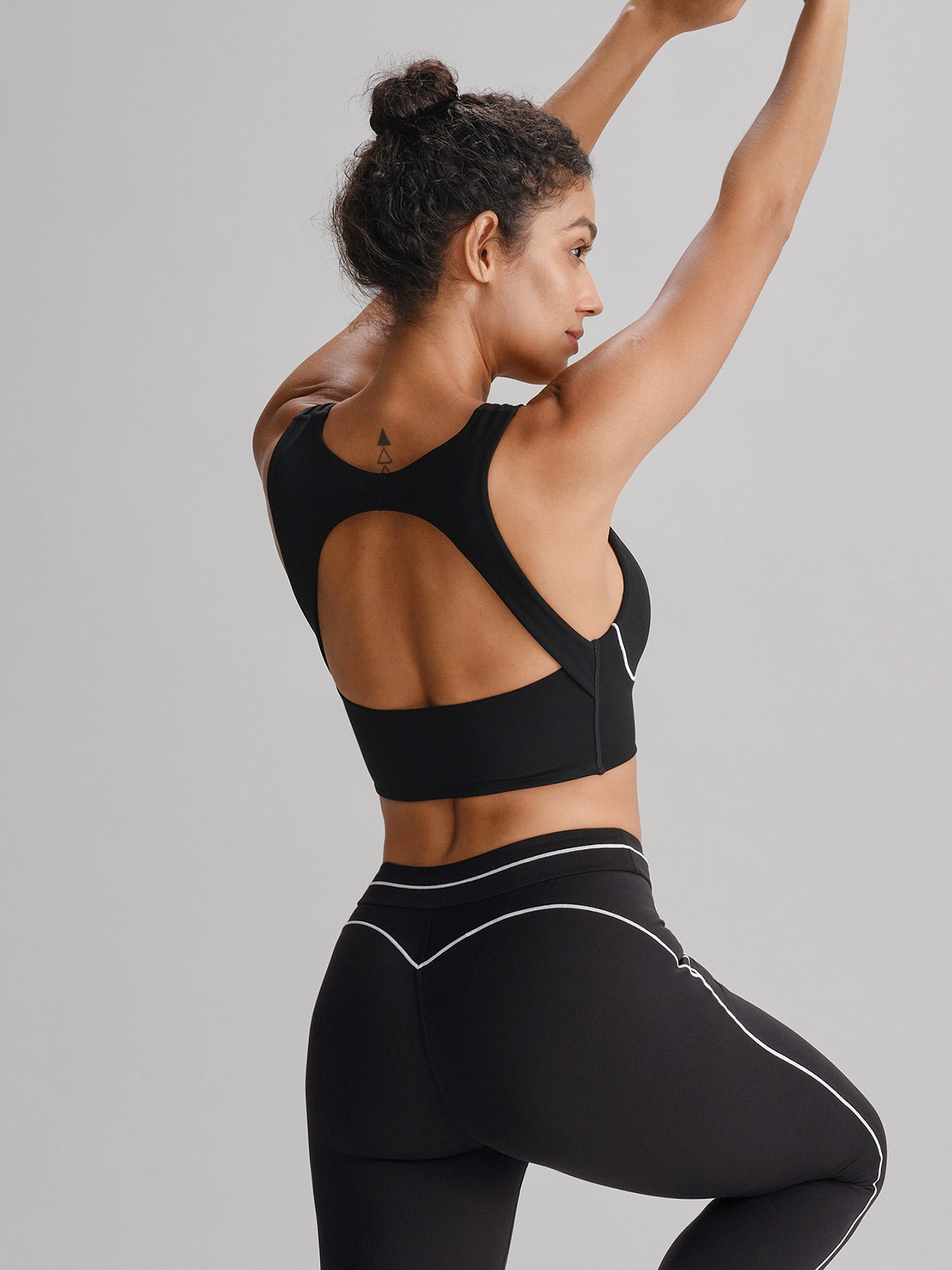 Women's Knitted Nylon Sports Bra Sustainable Yoga Tops - BERLOOK