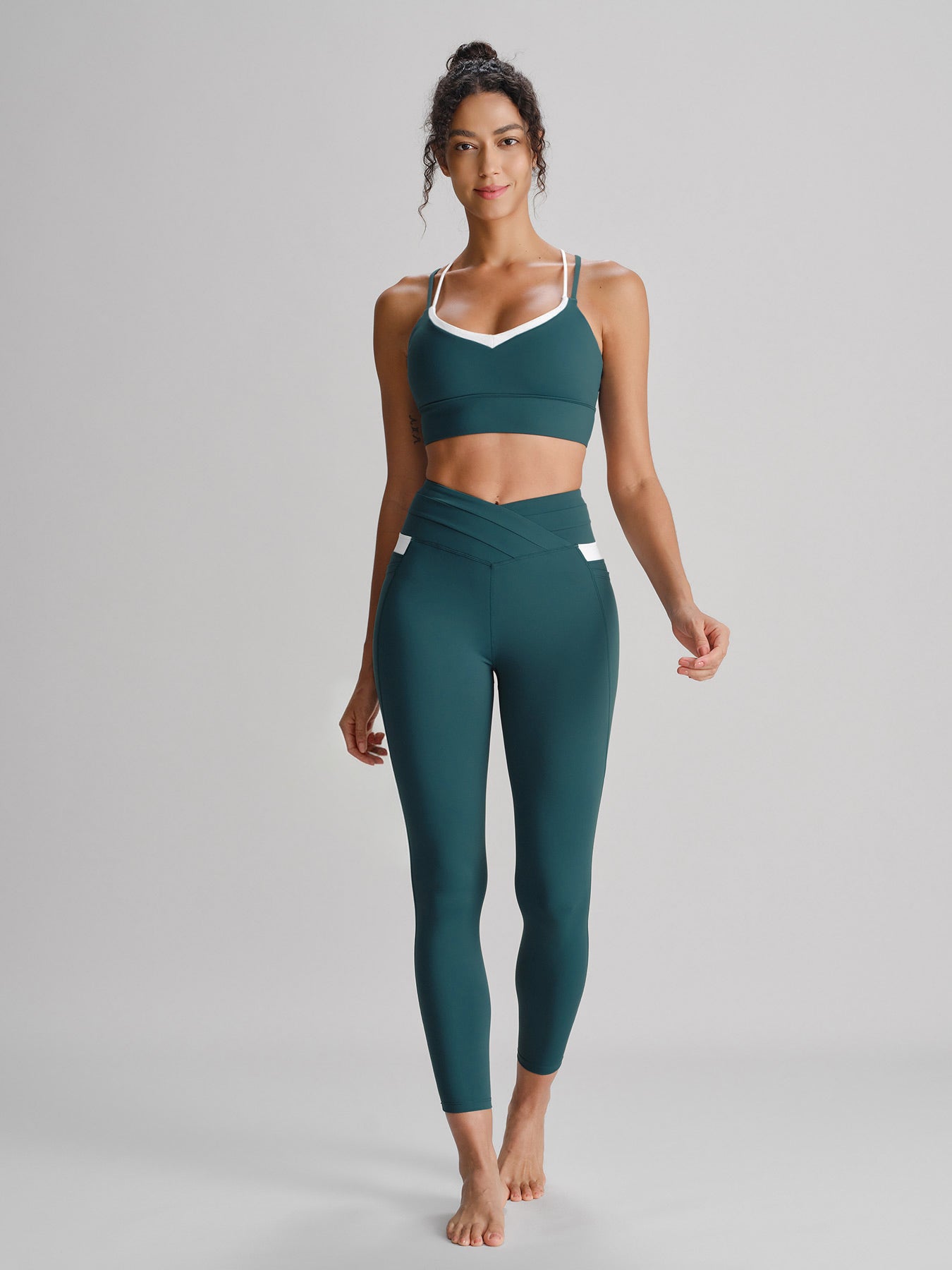 Women's Knitted Nylon Sports Bra Sustainable Yoga Tops - BERLOOK