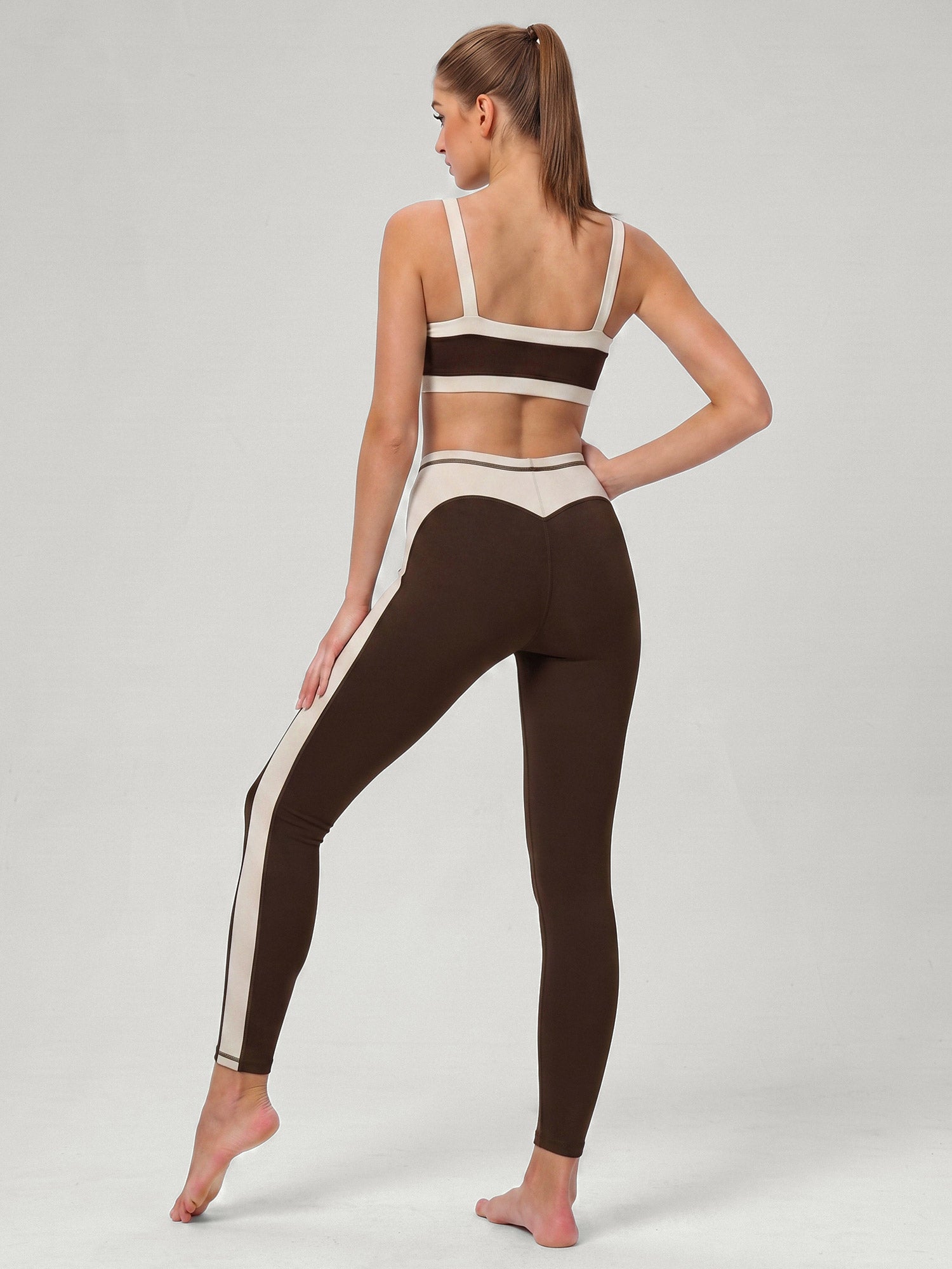 Women's Knitted Nylon Yoga Leggings Sustainable - BERLOOK