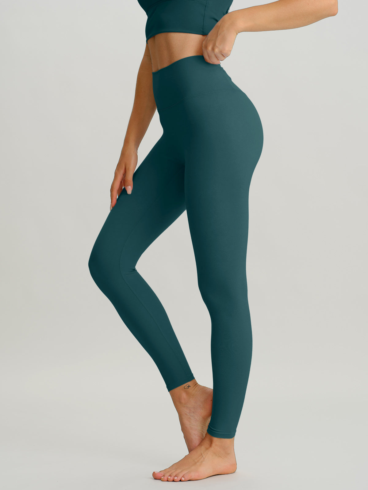 Women's Knitted Nylon Yoga Leggings Sustainable Yoga Bottoms - BERLOOK