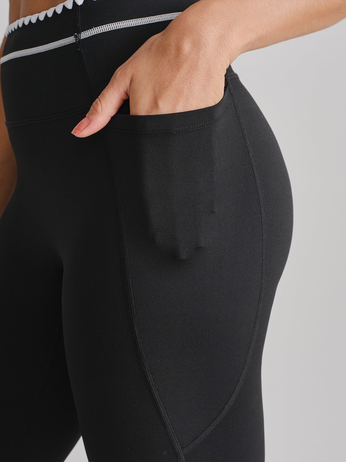 Women's Knitted Nylon Yoga Leggings Sustainable Yoga Bottoms - BERLOOK