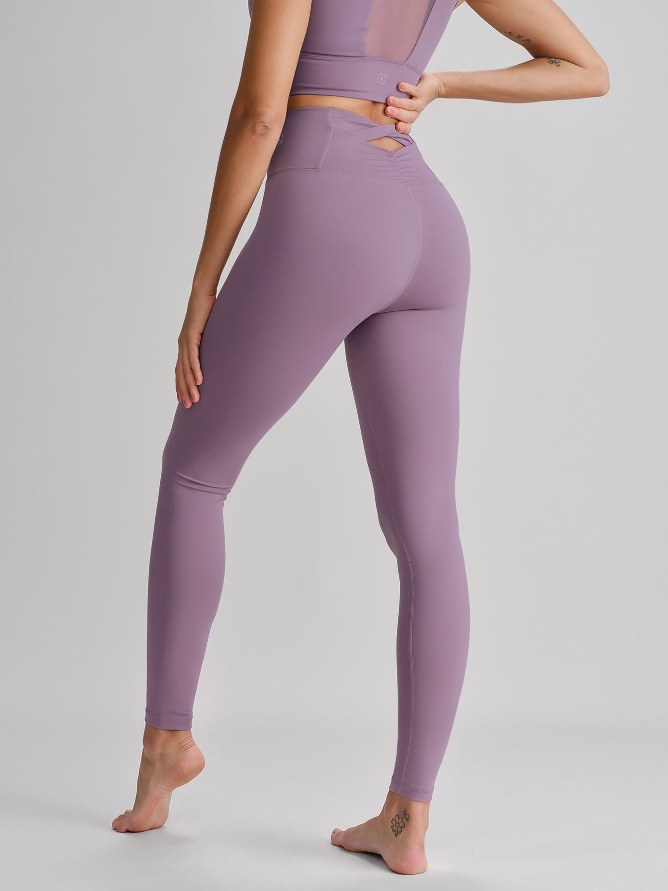 Women's Knitted Nylon Yoga Leggings Sustainable Yoga Bottoms - BERLOOK