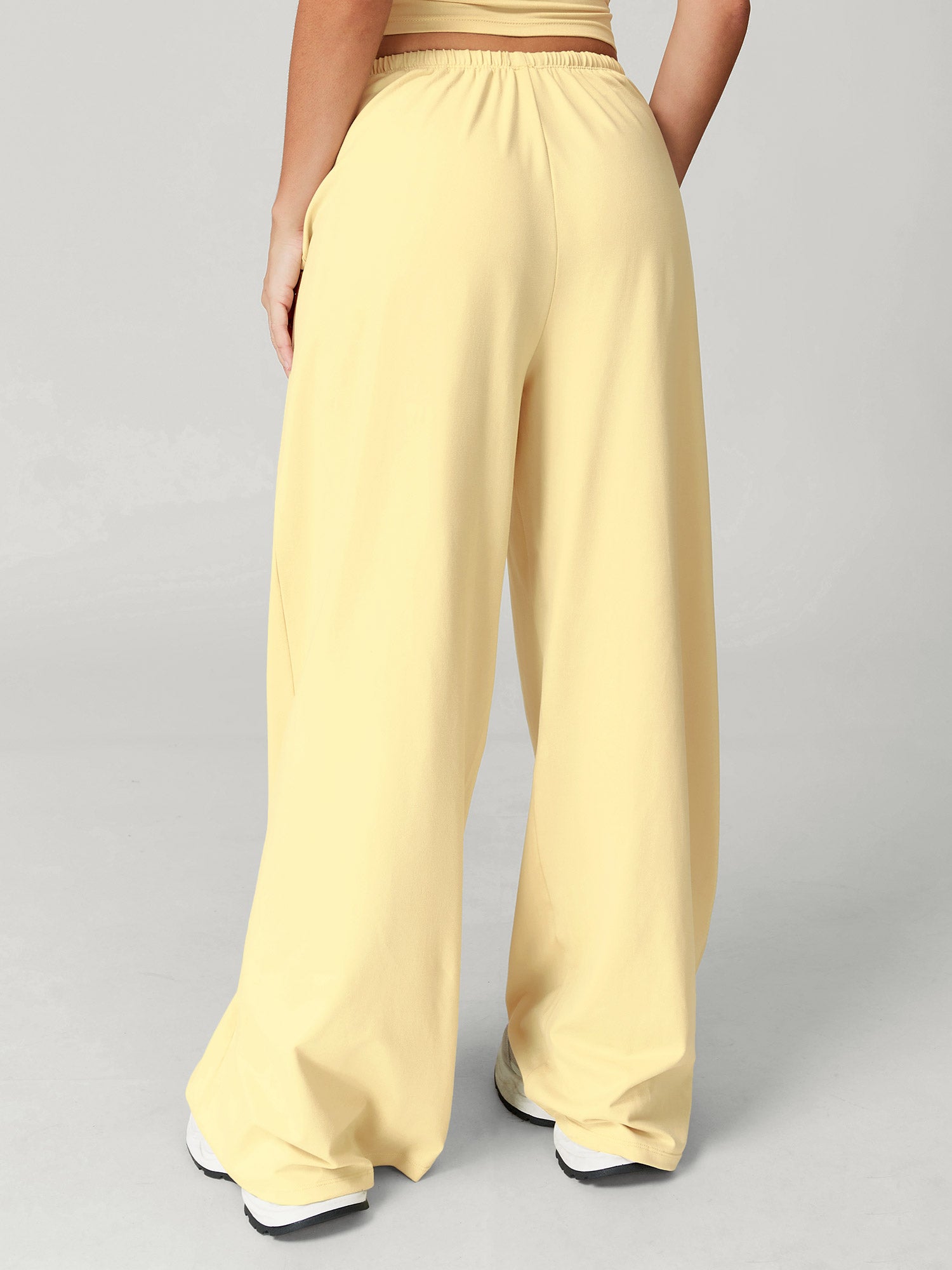 Women's Knitted Nylon Yoga Pants Sustainable - BERLOOK - 01