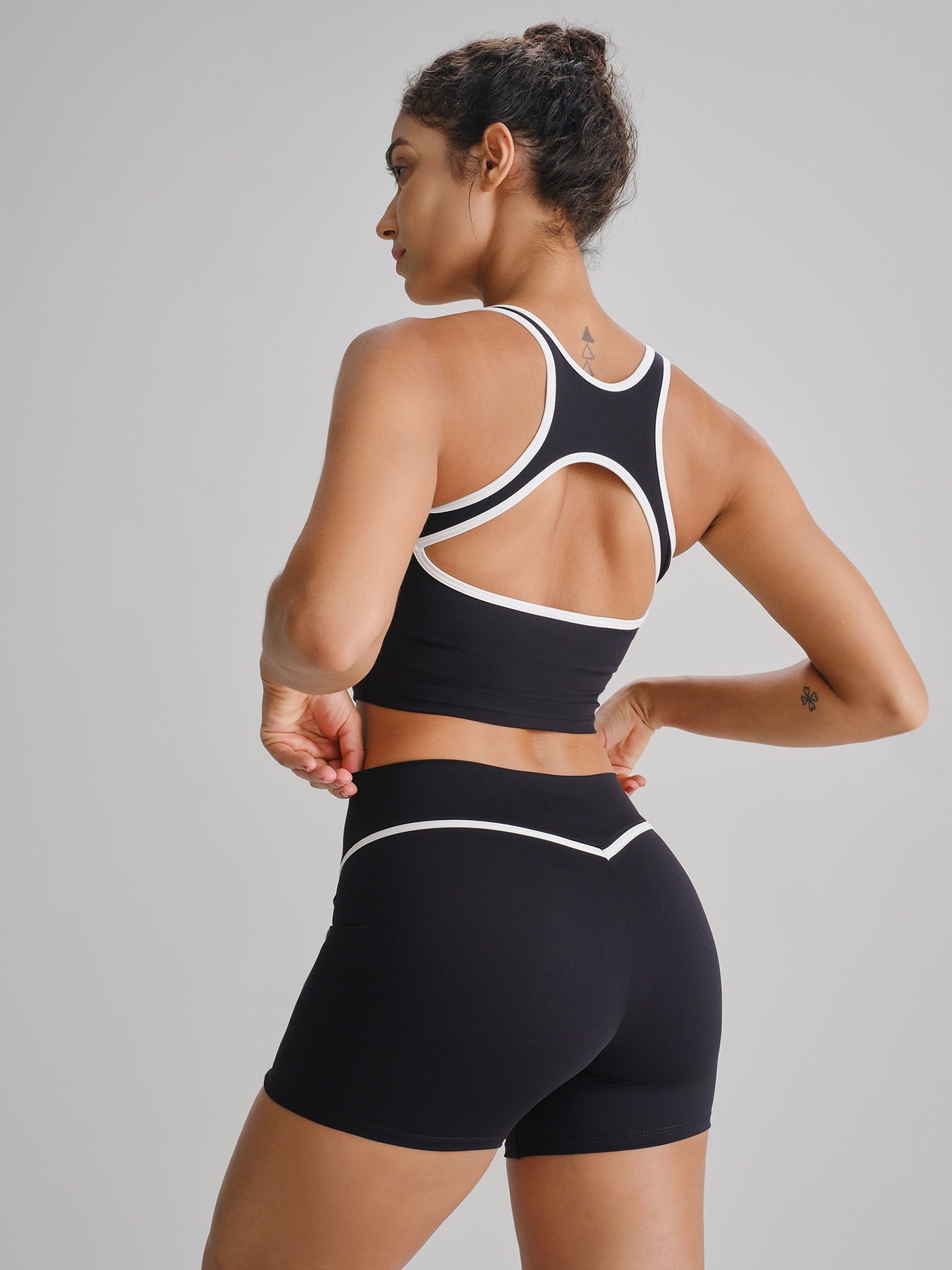 Women's Knitted Nylon Yoga Shorts Sustainable Yoga Bottoms - BERLOOK