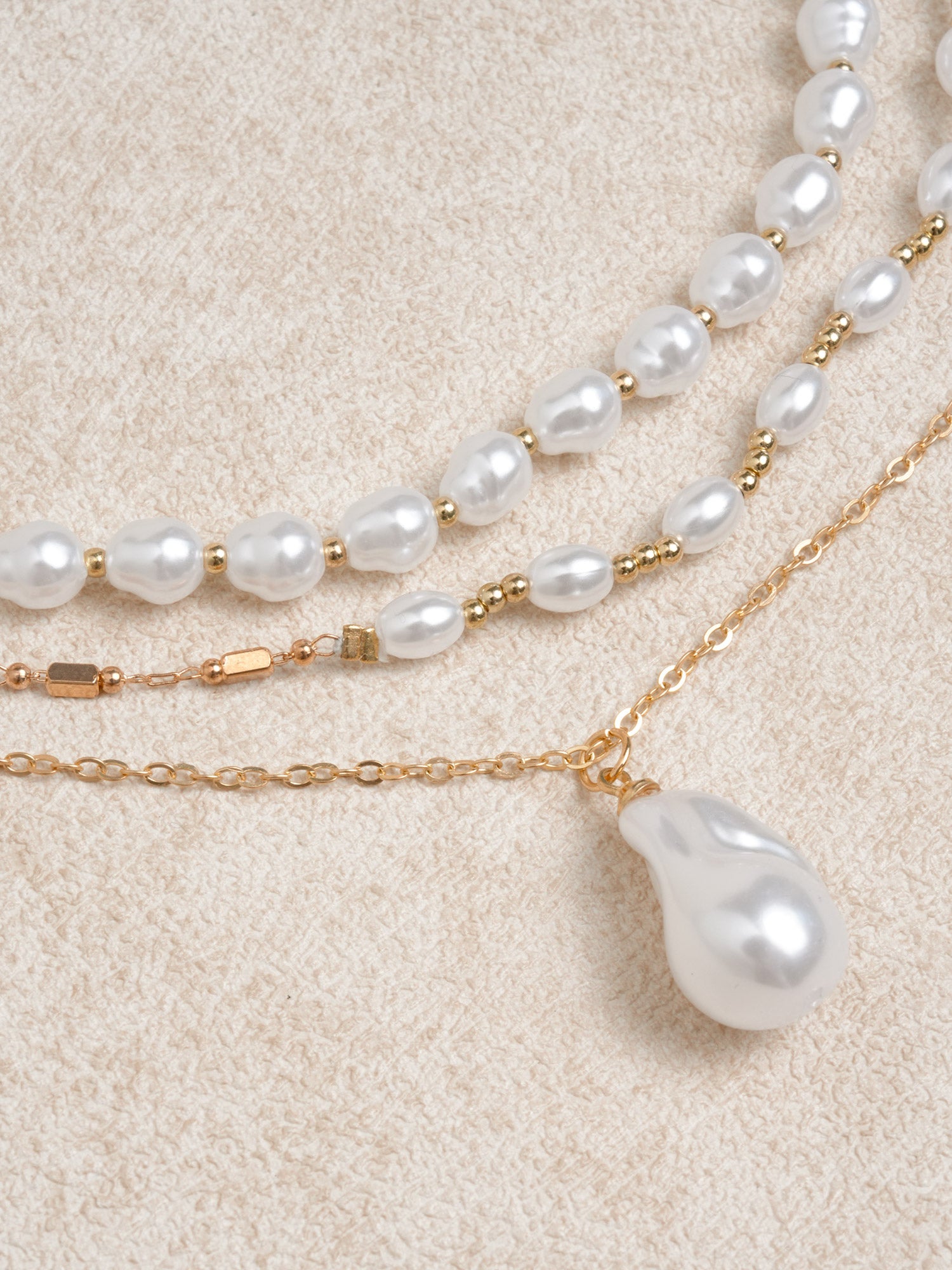 Women's multi-layered pearl necklace Sustainable - BERLOOK - 02