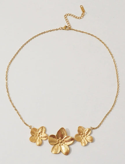 Women's Stainless Steel Flower Necklace Gold Sustainable Necklaces - BERLOOK