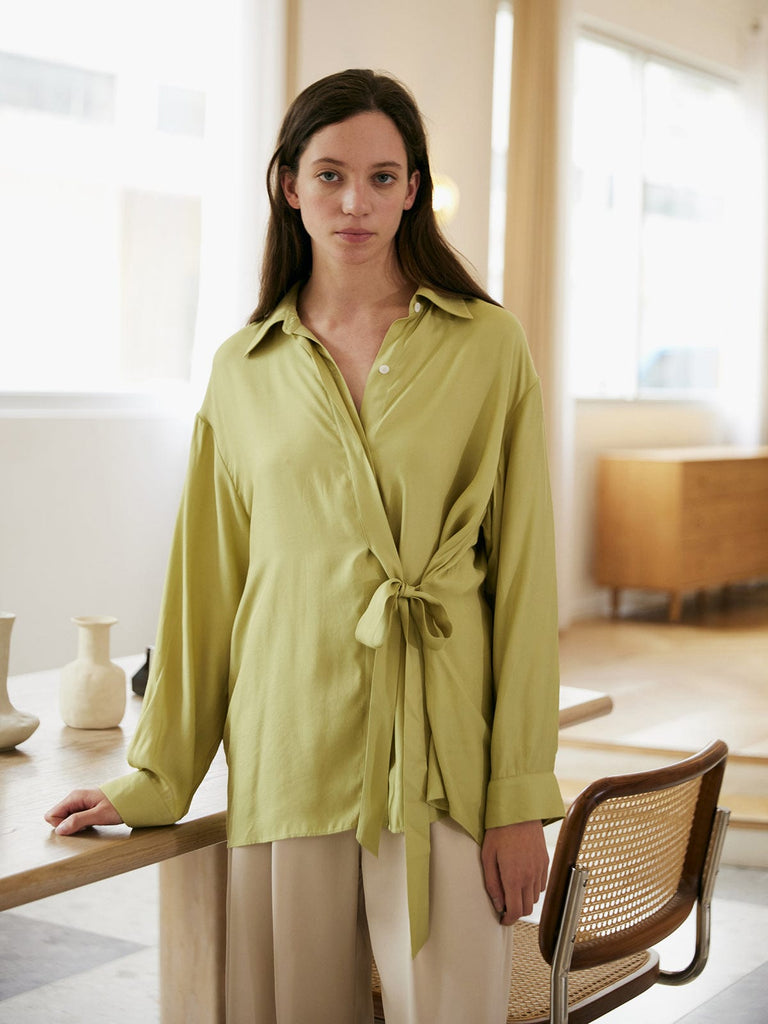 BERLOOK - Sustainable Blouses&Shirts _ Green / S Tie Front Lapel Blouse