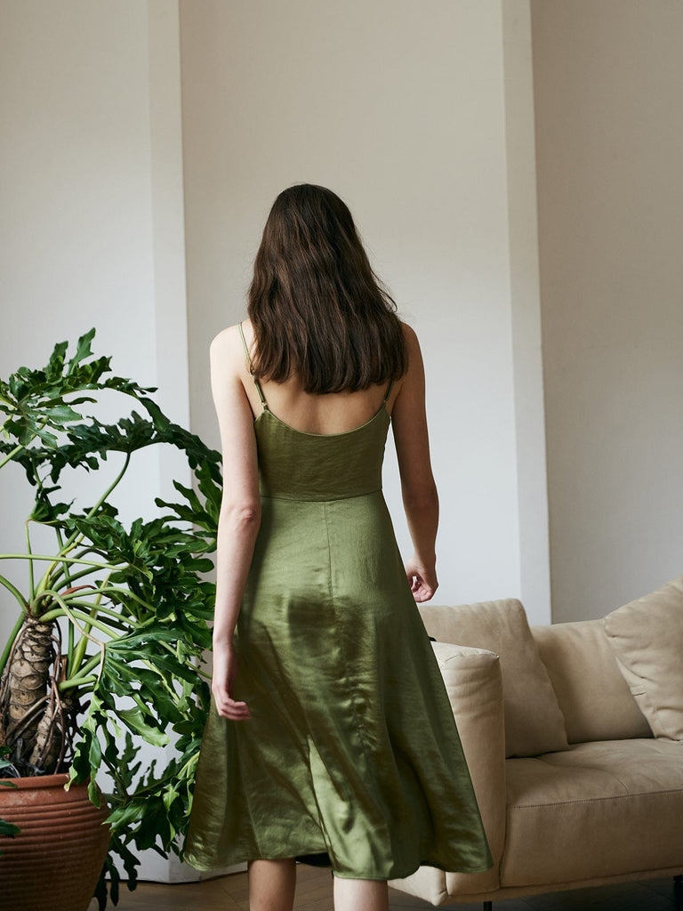 BERLOOK - Sustainable Midi Dresses _ Swing Collar Midi Dress