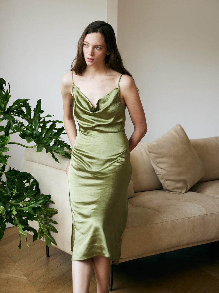 BERLOOK - Sustainable Midi Dresses _ Swing Collar Midi Dress